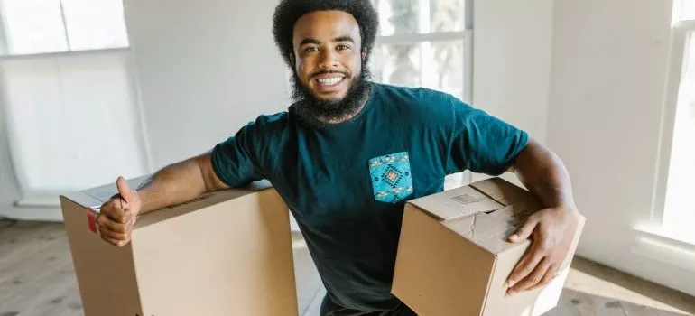 Movers in Newark NJ moving boxes